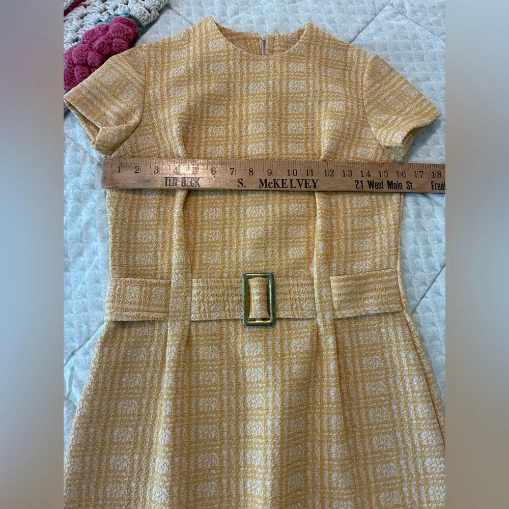 Vintage 1960s White & Mustard Plaid Mod Shift Dress w/ Faux Belt - Picture 6 of 9